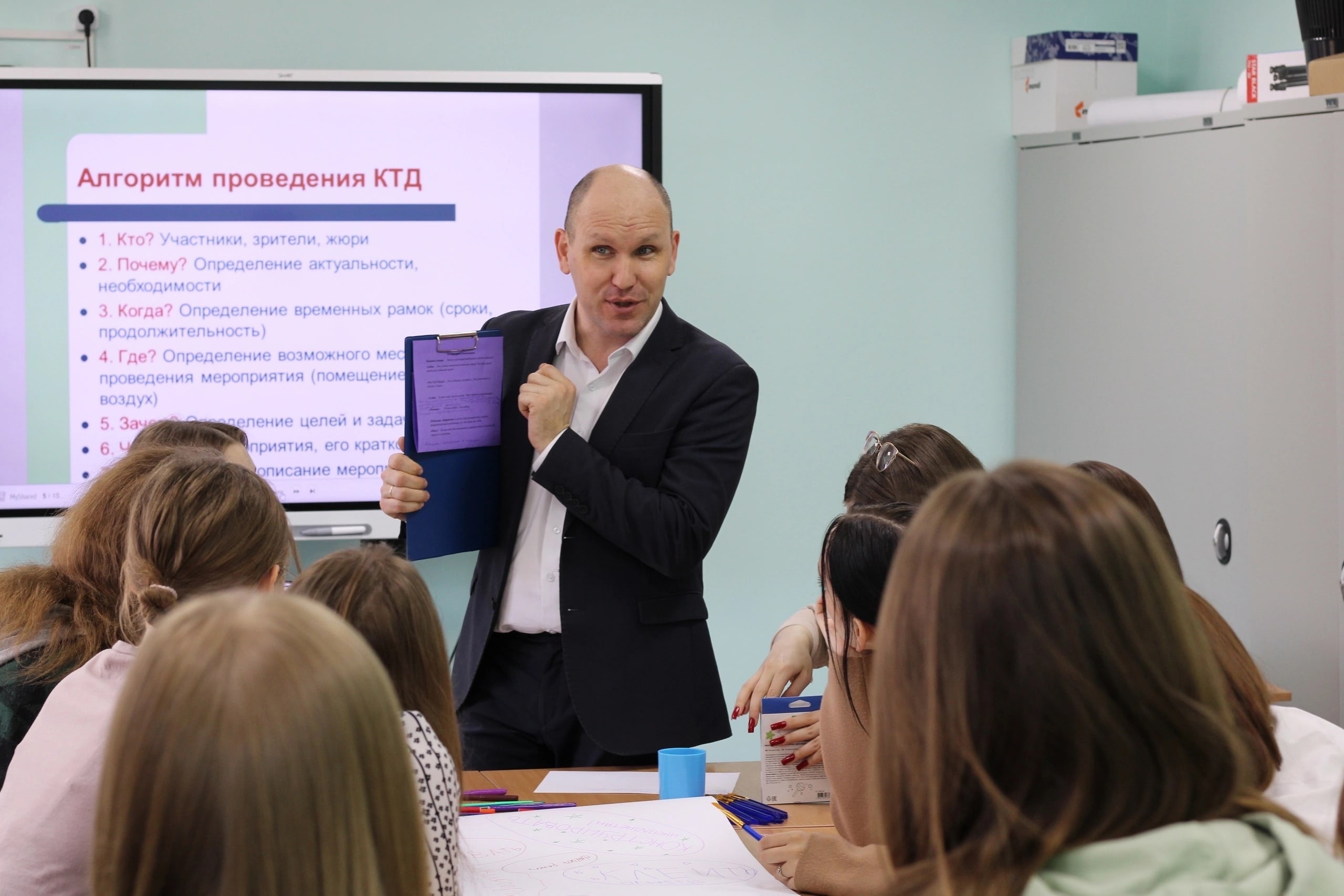 Teachers and staff of the college